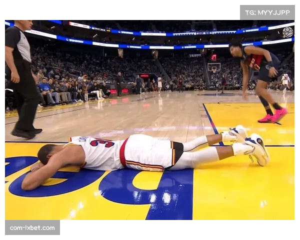 勇士更新伤病报告：库里因脚踝酸痛被列入每日观察名单