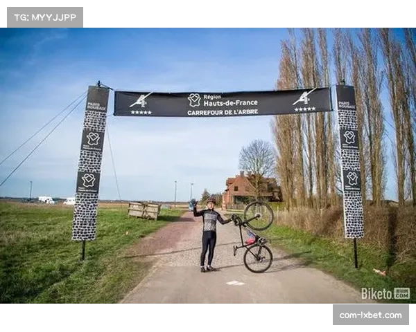 巴黎-鲁贝现场观众人数较去年增长15%，石板路旁餐饮帐篷预订一空